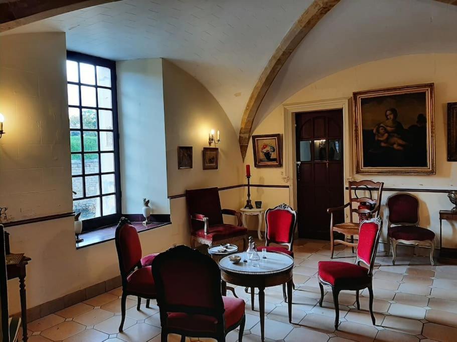 Chateau De Mornay Saint-Pierre-de-l'Isle Luaran gambar