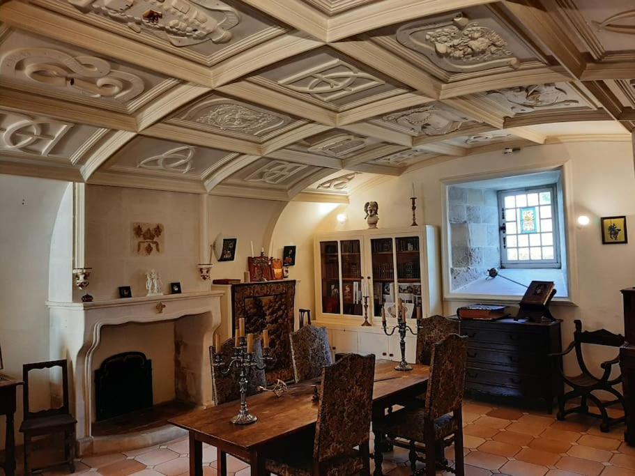 Chateau De Mornay Saint-Pierre-de-l'Isle Luaran gambar