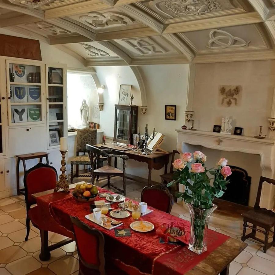 Chateau De Mornay Saint-Pierre-de-l'Isle Luaran gambar